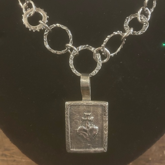 Striking 925 Sterling Silver Stamped Designer Looped Necklace. Very unique! - Picture 3 of 16